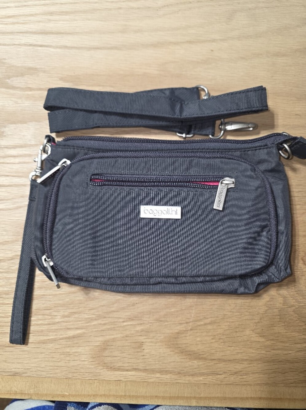 Baggallini Black Crossbody Belt Bag with Pink Accent - Picture 1 of 6